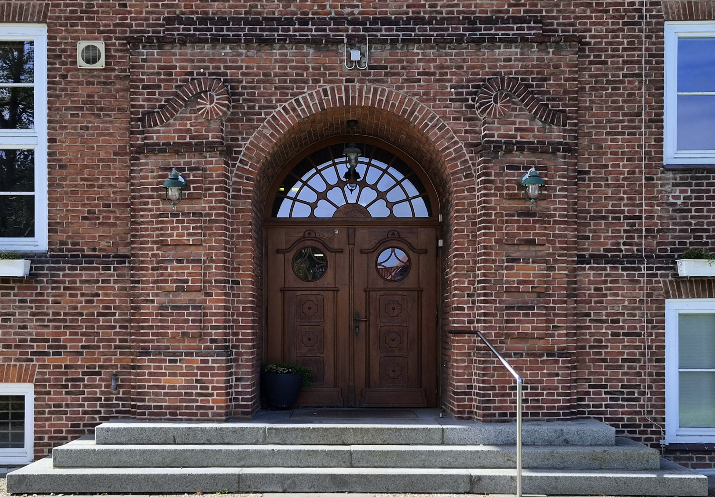 Eingang des Gymnasiums Marne